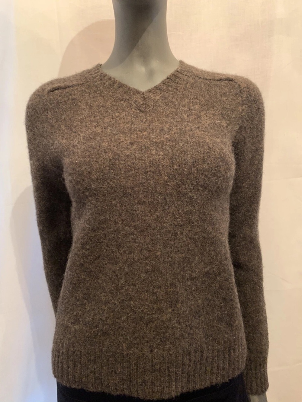 Vintage 90s Express Bleus
100% Wool V-Neck
Sweater Brown Heathered
Small S